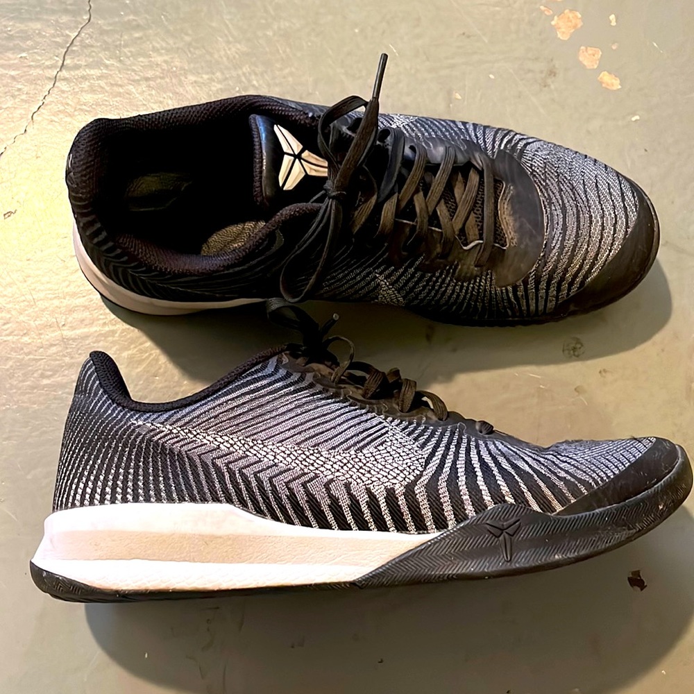 NIKE shoes - Size 8.5